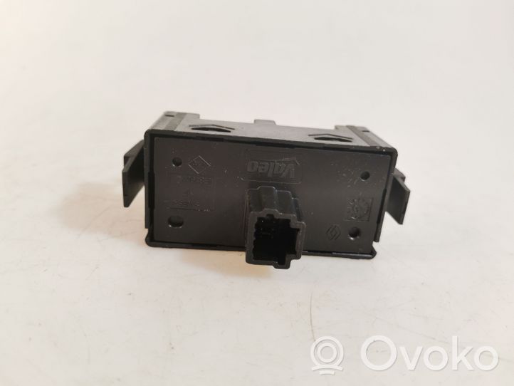Opel Vivaro Hazard light switch E3160101