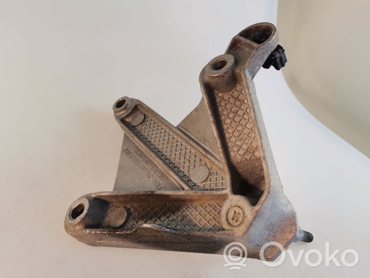 Renault Kangoo II Engine mounting bracket 8200043084