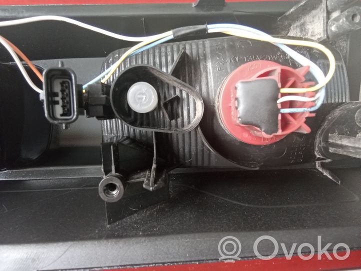 Renault Trafic III (X82) Luci posteriori 93867969