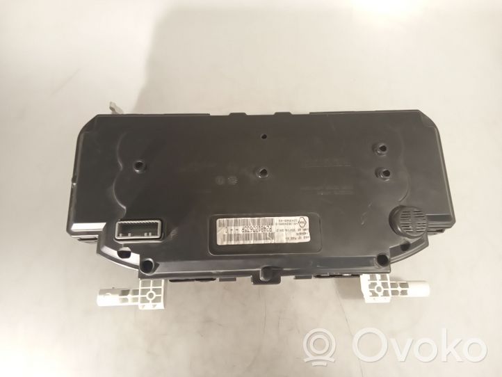 Opel Movano B Speedometer (instrument cluster) 28118012