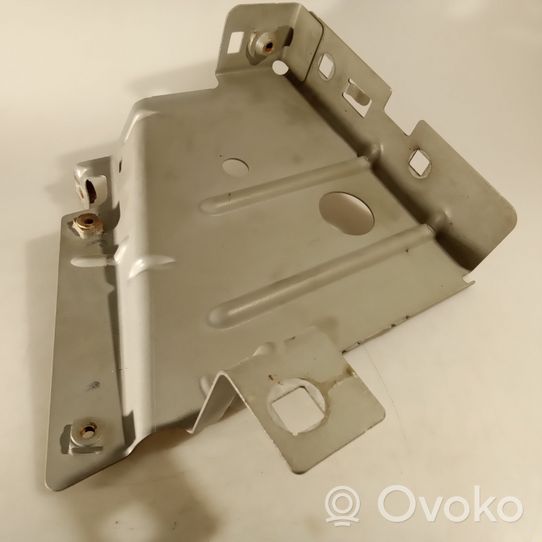 Opel Movano B Soporte de montaje del guardabarros 631221215R