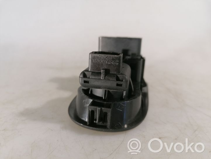 Renault Master III Interruptor del elevalunas eléctrico 8200637849