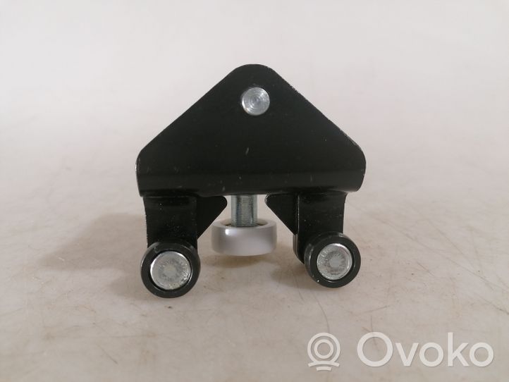Opel Movano B Guida/cerniera inferiore del rullo del portellone scorrevole 8200660913
