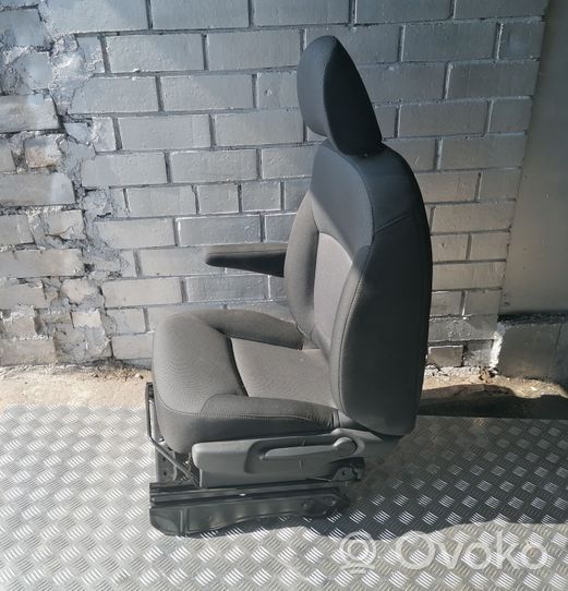 Renault Trafic III (X82) Priekinė vairuotojo sėdynė 1411915X