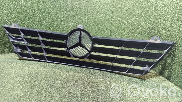 Mercedes-Benz Sprinter W901 W902 W903 W904 Atrapa chłodnicy / Grill A9018800085