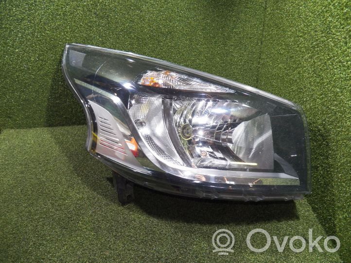 Renault Trafic III (X82) Lampa przednia 260109424R