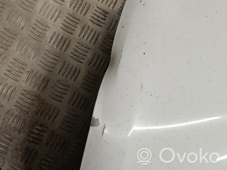 Opel Vivaro Капот двигателя 