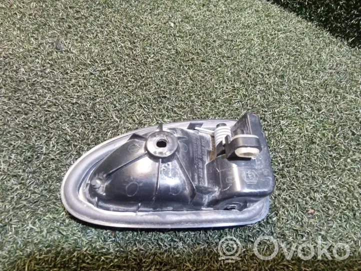 Opel Vivaro Rear door interior handle 7700423887