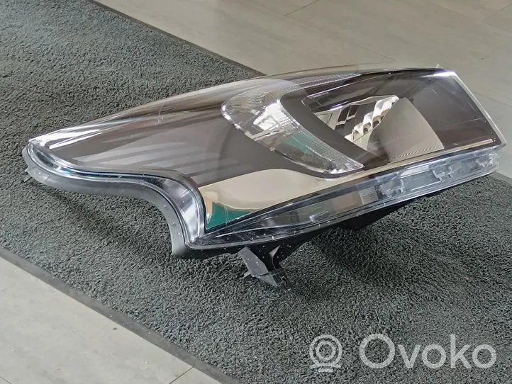 Opel Vivaro Headlight/headlamp 260106822R