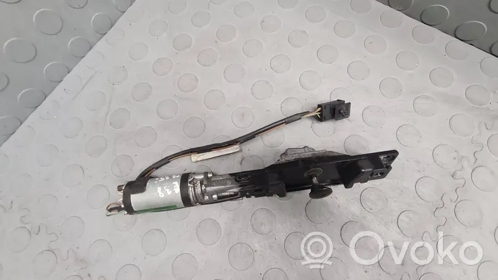 BMW 7 E38 Siłownik elektryczny podnoszenia klapy tylnej / bagażnika 8352202