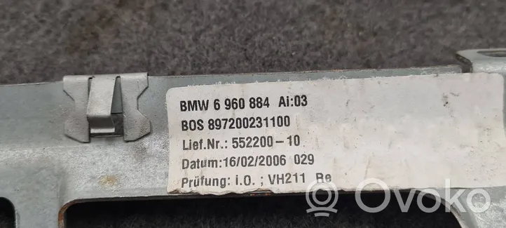 BMW 5 E60 E61 Tavarahyllyn kannen kannatin 6960884