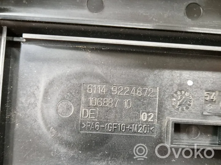 BMW 3 F30 F35 F31 Pokrywa skrzynki bezpieczników 9224872