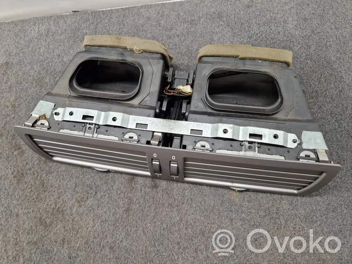 BMW 7 E65 E66 Grille d'aération centrale 8223599