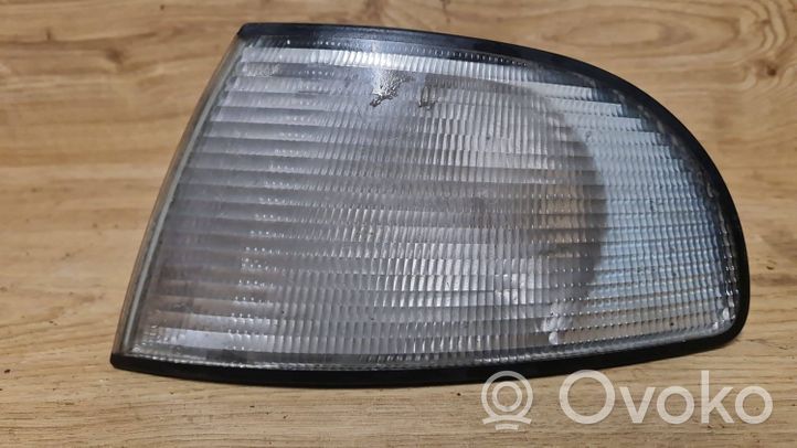 Audi A4 S4 B5 8D Indicatore di direzione del parafango anteriore 6R01490