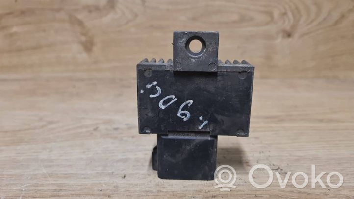 Opel Vivaro Glow plug pre-heat relay 7700115078