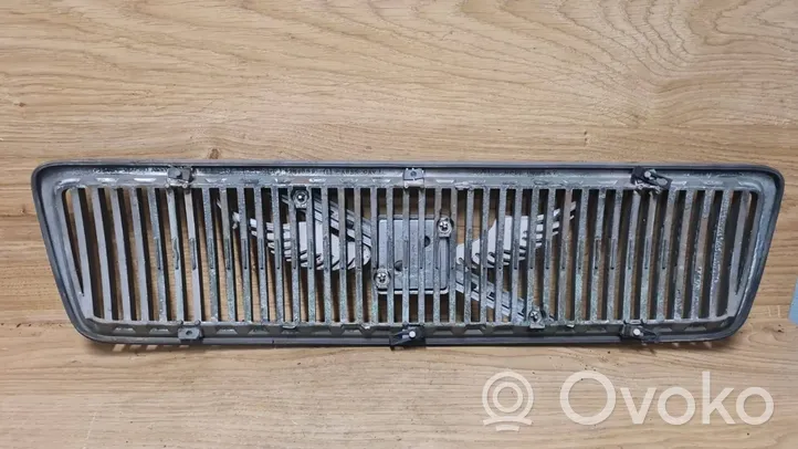 Volvo S70  V70  V70 XC Grille calandre supérieure de pare-chocs avant 9127580