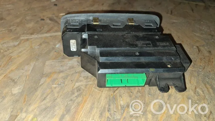 Volvo V70 Electric window control switch 30658116