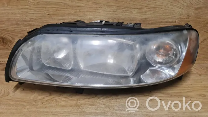 Volvo XC70 Lampa przednia 30698839