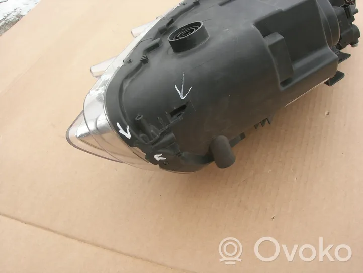 Peugeot 301 Lampa przednia 9675139080