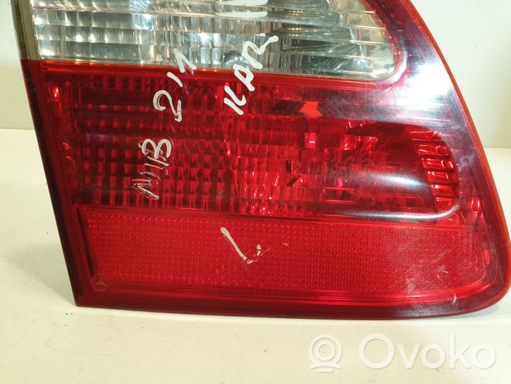 Mercedes-Benz E W211 Luci posteriori del portellone del bagagliaio A2118201364