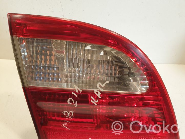 Mercedes-Benz E W211 Luci posteriori del portellone del bagagliaio A2118201364