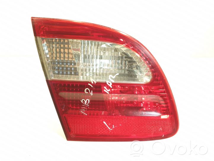 Mercedes-Benz E W211 Luci posteriori del portellone del bagagliaio A2118201364