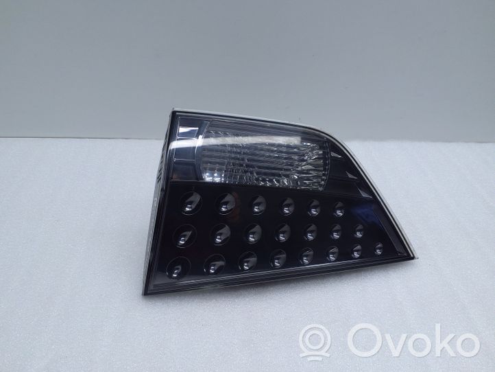 Mitsubishi Outlander Lampy tylnej klapy bagażnika 1146356