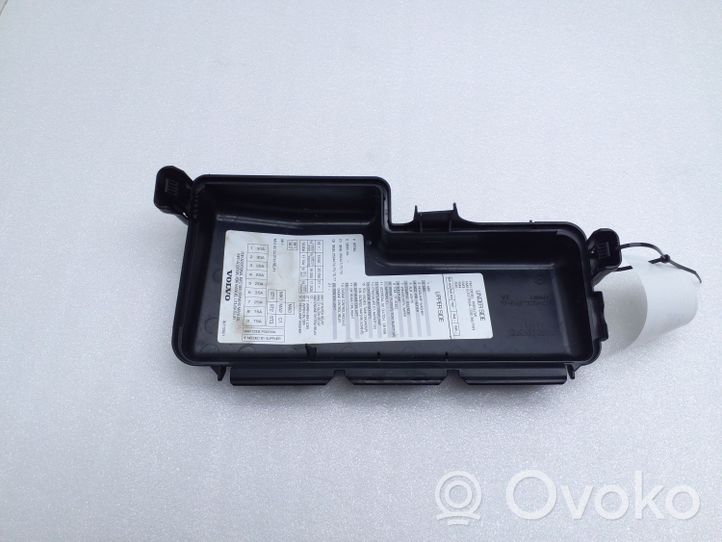 Volvo XC90 Fuse box cover 30728133