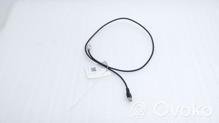 Mercedes-Benz B W246 W242 USB-pistokeliitin A1178200315