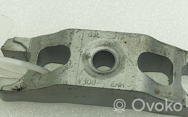 Volkswagen Polo V 6R Fuel Injector clamp holder 03L216