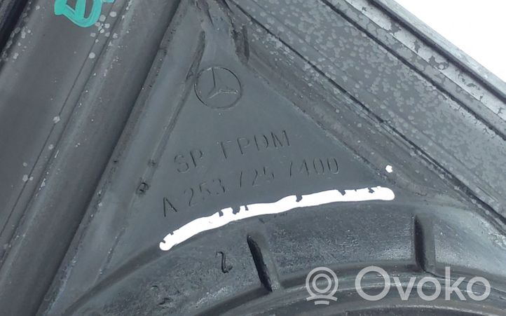 Mercedes-Benz GLC X253 C253 Rubber seal front door window/glass A2537257400