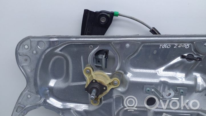 Volkswagen Polo IV 9N3 Front door manual window regulator 6Q4837756