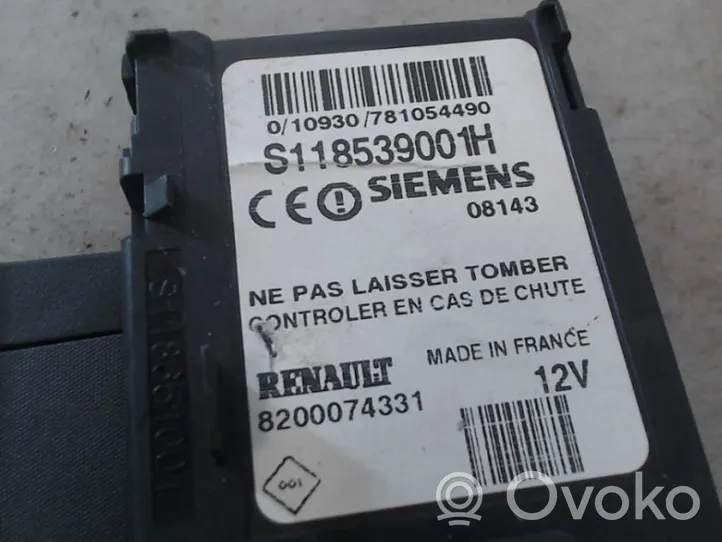 Renault Clio III Lecteur de carte 8200074331