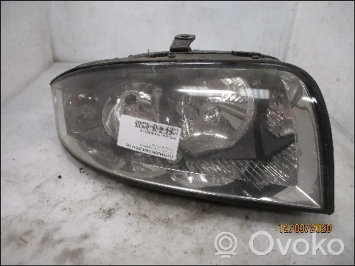 Audi A2 Lampa przednia 8Z0941004K