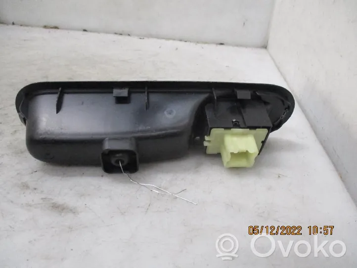 Renault Twingo III Przyciski szyb 254217475R