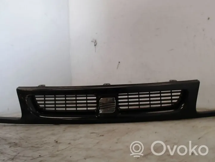 Seat Cordoba (6K) Atrapa chłodnicy / Grill 6K6853655BGRU