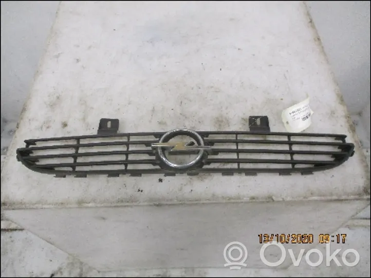 Opel Corsa B Grille de calandre avant 93188728