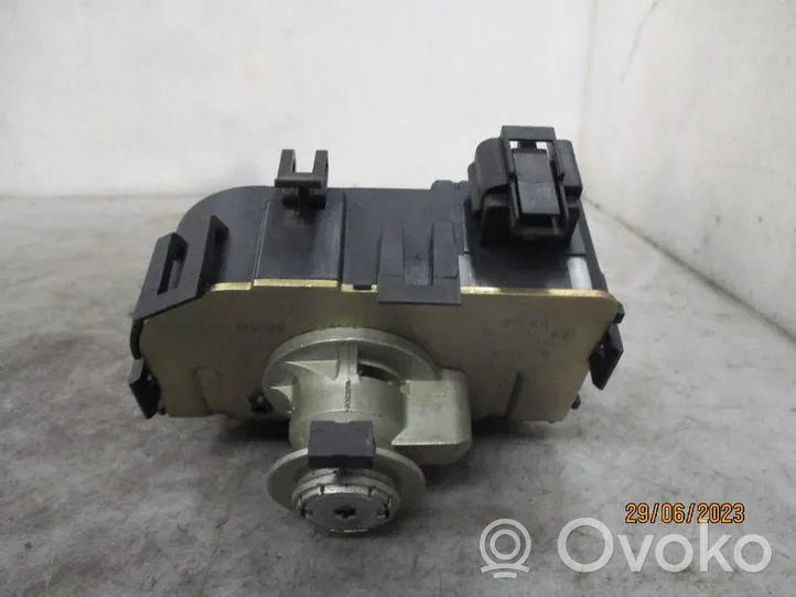 Ford Focus Blocco chiusura del portellone 4398070