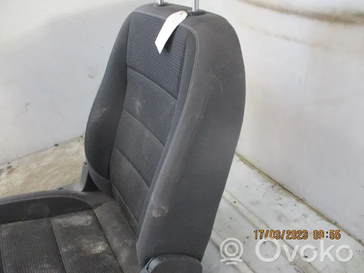 Volkswagen Touran I Fotel przedni pasażera 1K4881106PH