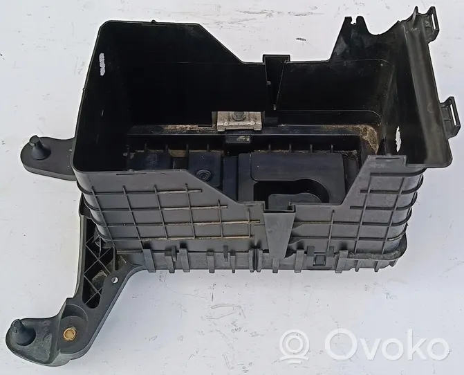 Volkswagen Golf VI Support boîte de batterie 