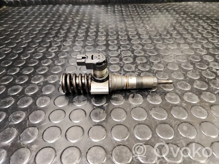 Volkswagen PASSAT B6 Injecteur de carburant 03G130073t