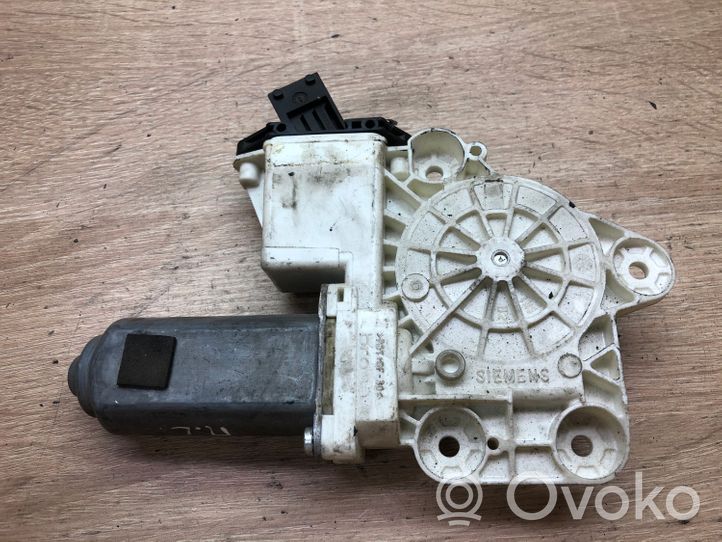 Opel Vectra C Priekinis varikliukas langų pakėlėjo 106365105