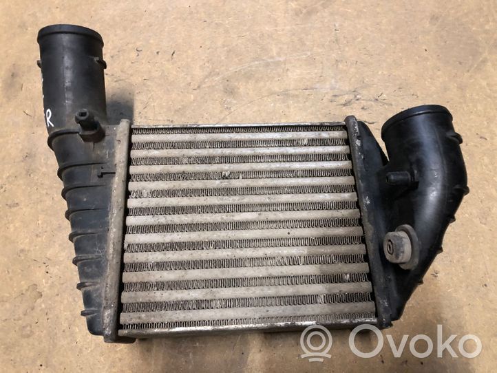 Audi A4 S4 B5 8D Interkūlera radiators 059145806