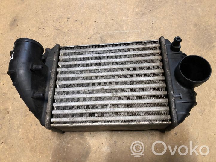 Audi A4 S4 B5 8D Canal de guidage d'air du refroidisseur 059145805