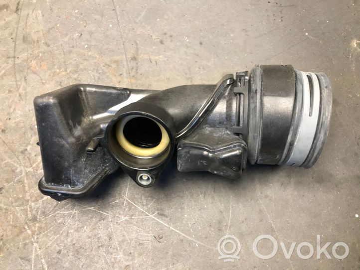 Audi Q2 - Turboahtimen ilmanoton letku 04C129656L