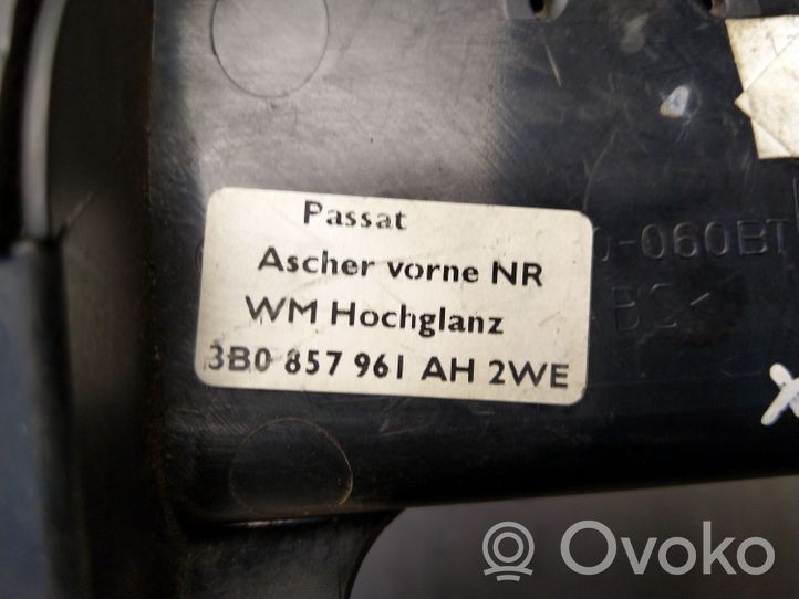 Volkswagen PASSAT B5.5 Posacenere (anteriore) 3B0857961