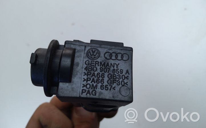 Audi A6 S6 C6 4F Kühlmitteltemperatur Sensor Fühler Geber 4B0907659A