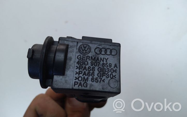 Audi A6 S6 C6 4F Sensor de temperatura del refrigerante 4B0907659A