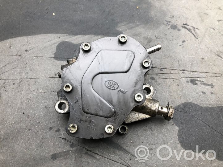 Volkswagen Phaeton Vacuum pump 07Z127025E