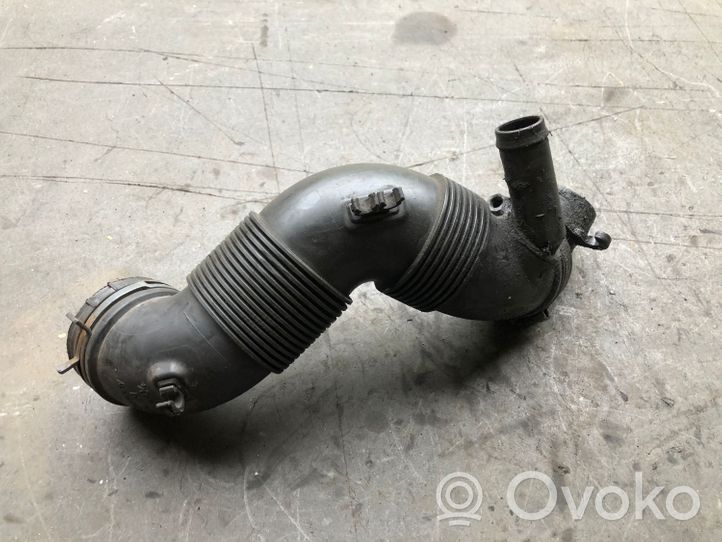 Volkswagen Golf V Turboahtimen ilmanoton letku 3C0129654M